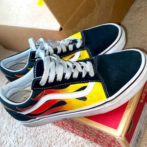 Old Skool Flame Vans (SZ 6 Men)